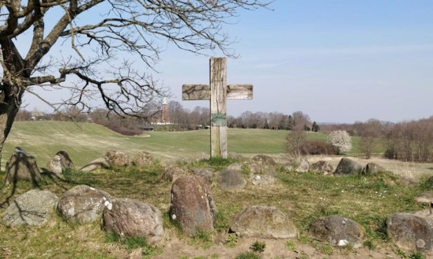 Pri­est Cross Hill