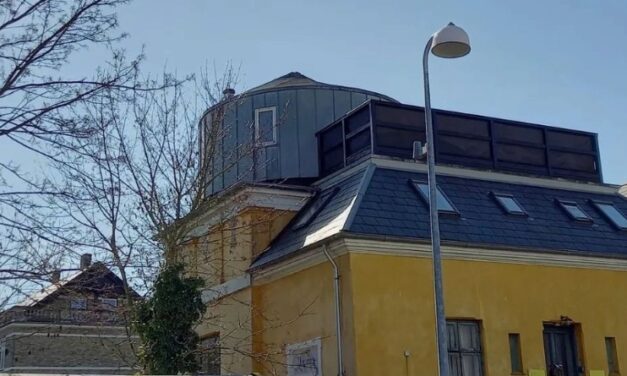 Lup­lau Jans­sen og Ura­nia Kug­le­ly­net